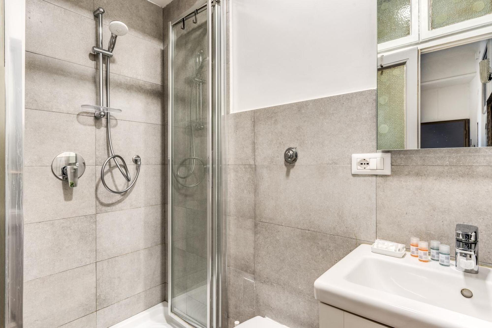 Lovely Renovated Flat By Vatican Rome Bagian luar foto
