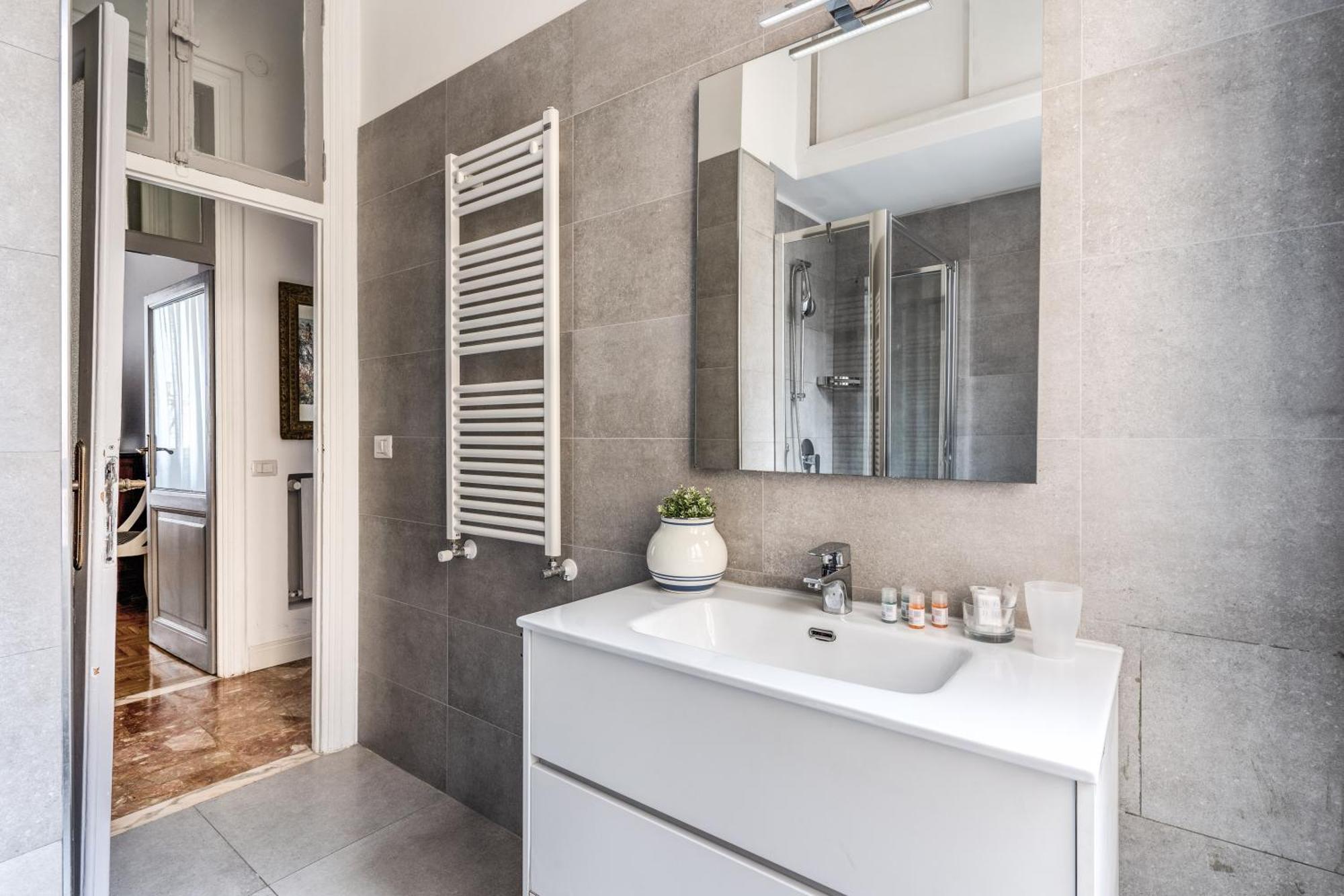 Lovely Renovated Flat By Vatican Rome Bagian luar foto