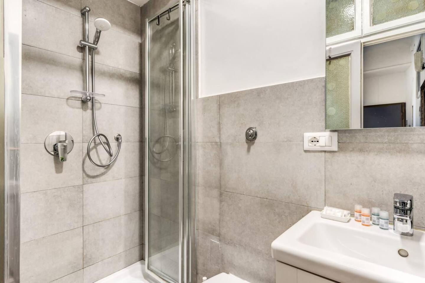 Lovely Renovated Flat By Vatican Rome Bagian luar foto